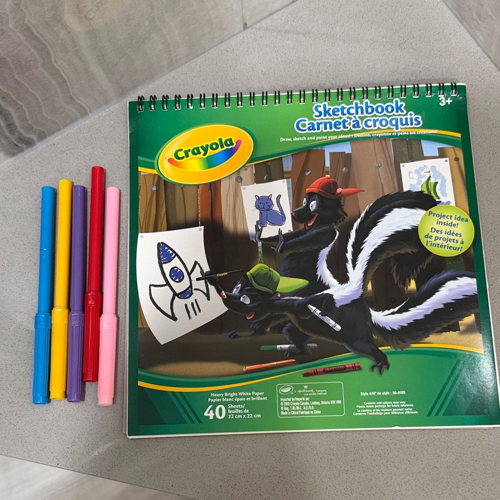 Crayola Sketchbook with Vibrant Markers